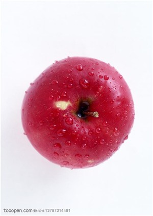 新鲜水果-俯视清洗过的红苹果