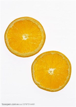 新鲜水果-两片橙子片摆放在一起