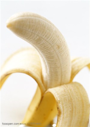 新鲜水果-香蕉被拨开露出果肉