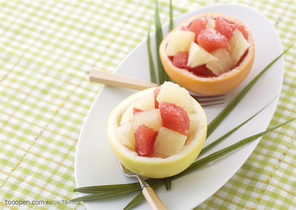 水果拼盘-俯视用柚子和梨子装着的水果拼盘