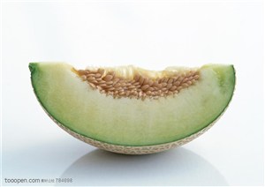 新鲜水果-被切成四分之大小的哈密瓜