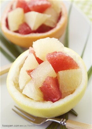 水果拼盘-用梨子装着的水果拼盘