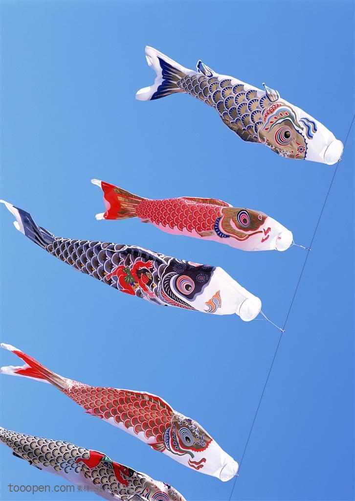 世界风情-蓝天下的纸鱼