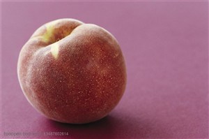 新鲜水果-一个红色的水蜜桃特写
