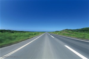 交通运输-蓝天下的笔直公路
