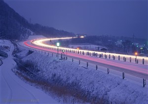 交通运输-雪地中的道路