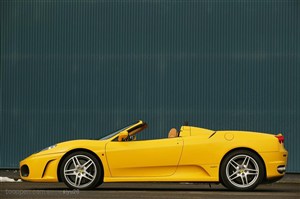 豪华跑车-黄色的法拉利跑车