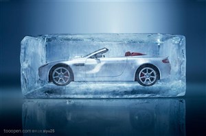 豪华奢侈品元素--冰块中的阿斯顿马丁跑车