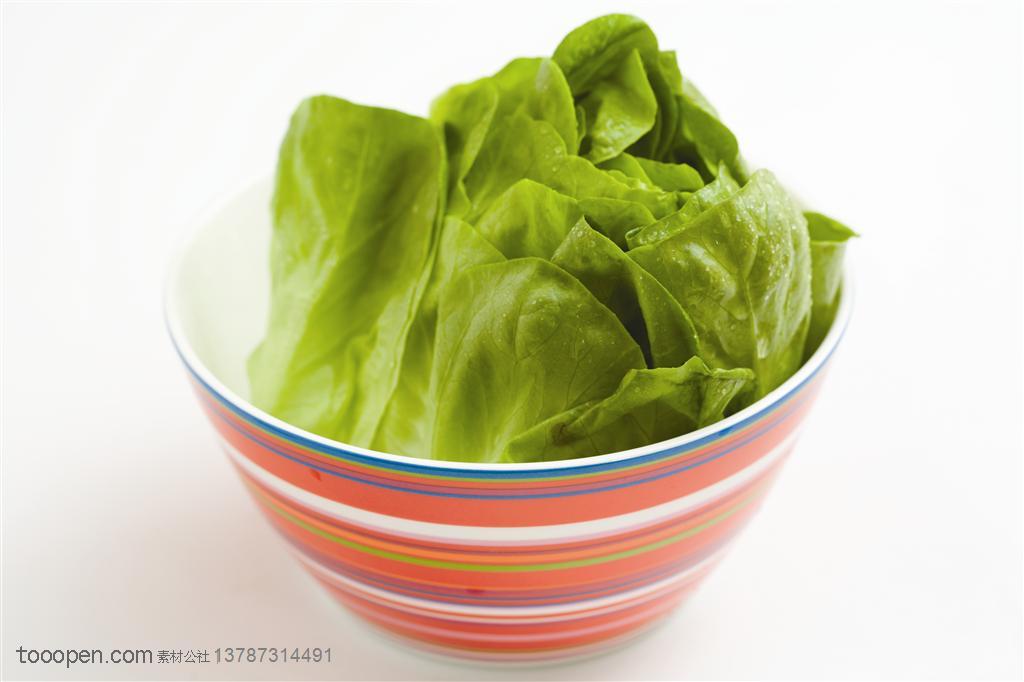 新鲜蔬菜-装着碗里的菜叶子