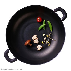 炊具-俯视锅里的豌豆、香菇、西红柿等