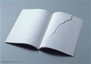 纸张特写-摊开的本子被撕下一页