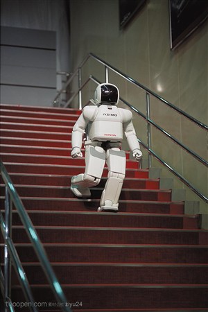 下楼梯的ASIMO机器人