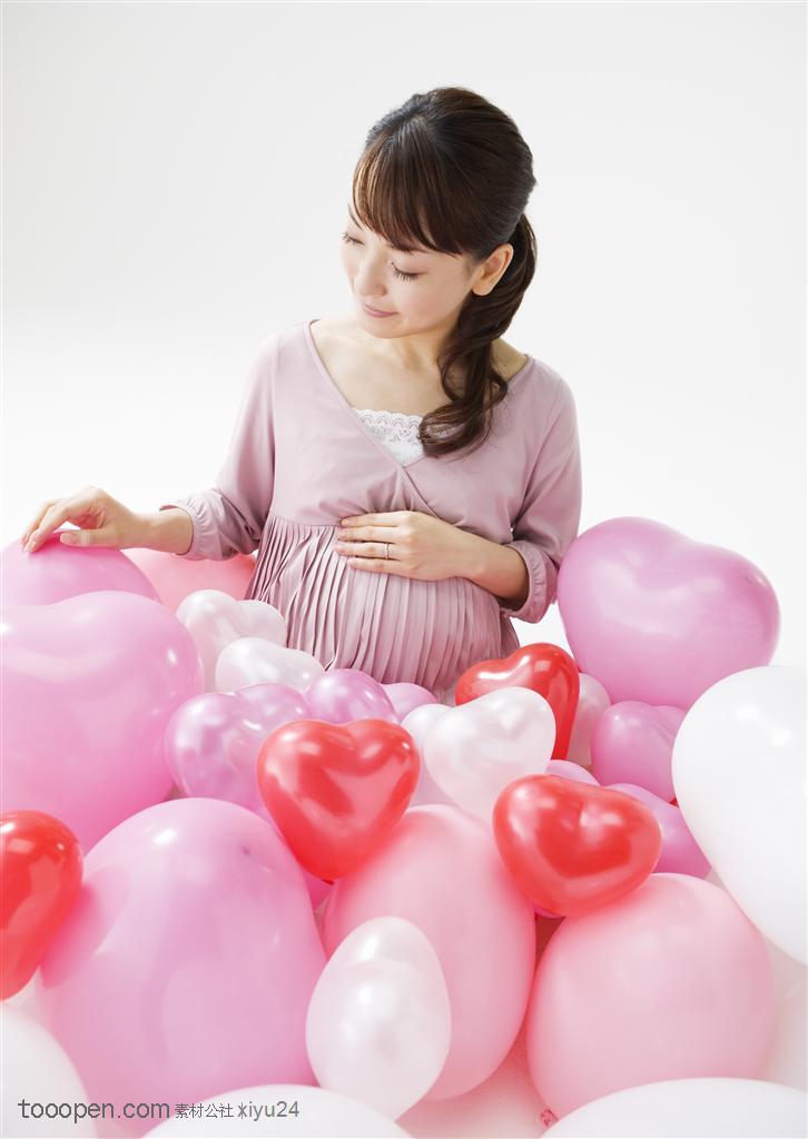 卫生保健-气球中的孕妇