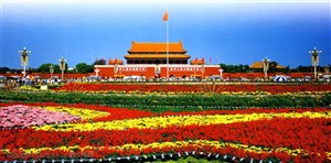 北京名胜-鲜花拥簇的天安门广场