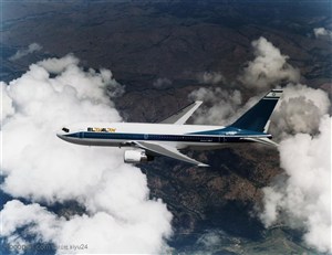 航天运输-白云中的飞机