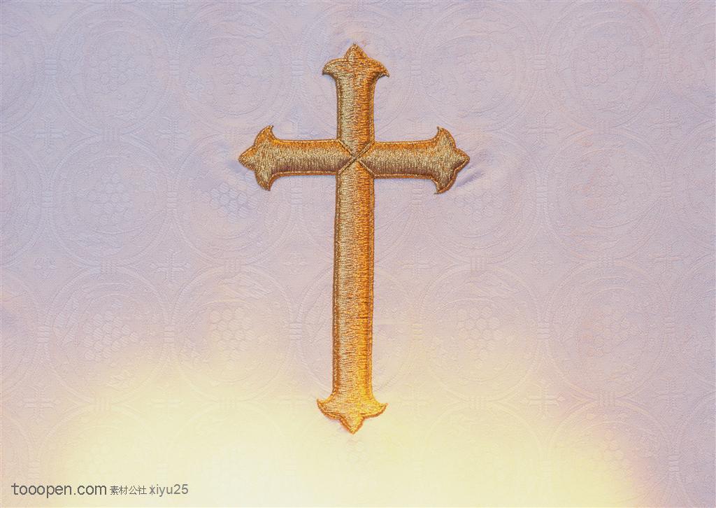 新婚物语-墙壁上的十字架