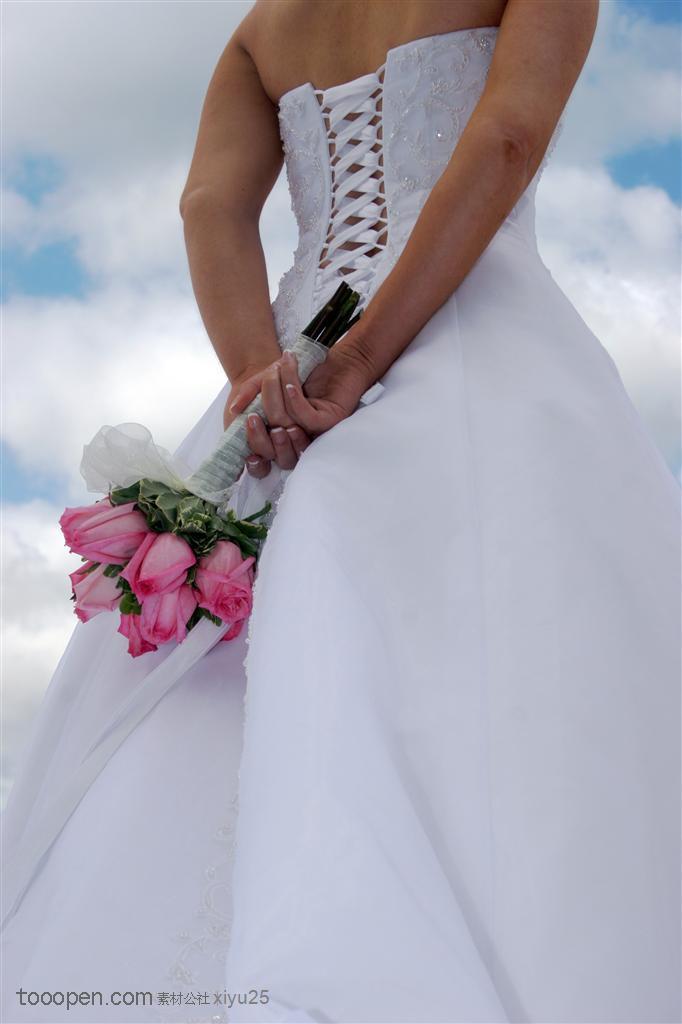 新婚物语-新娘背后的鲜花束