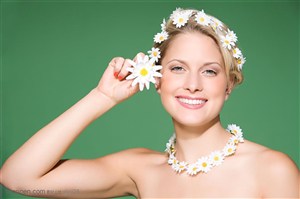 美容保健-拿着鲜花的美女