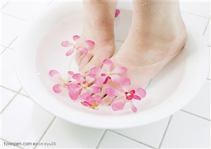 美容保健-脚泡着花瓣水