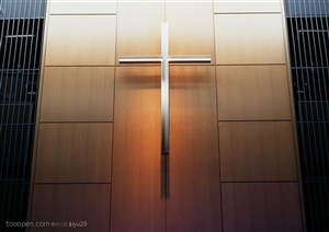 新婚物语-教堂上的十字架