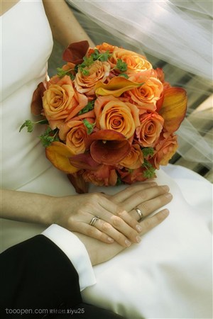 新婚物语-新娘与新郎手牵手