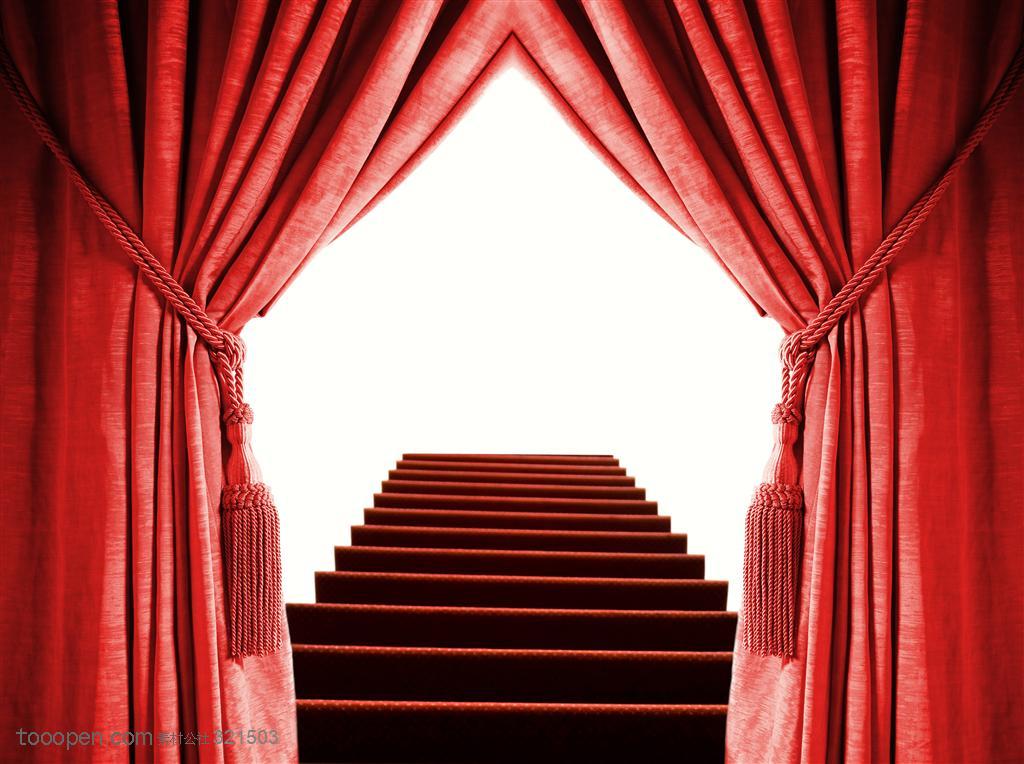 舞台幕布-红色幕布后面的红地毯阶梯