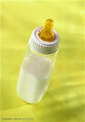 儿童物品-婴幼儿奶瓶特写