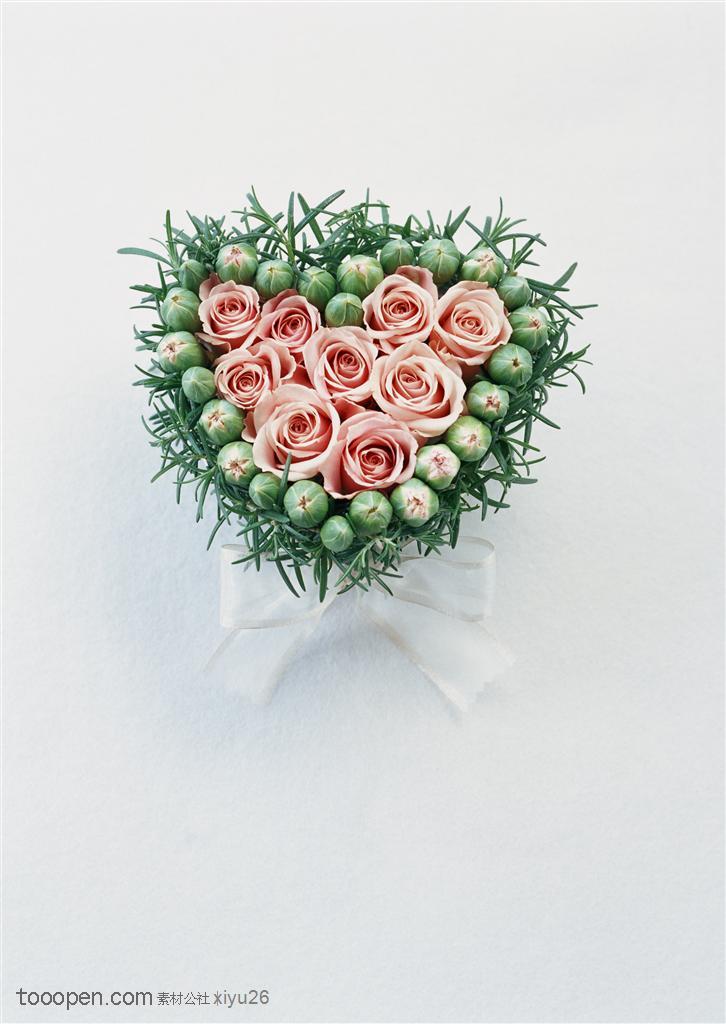 情人节图片素材-心形的玫瑰花