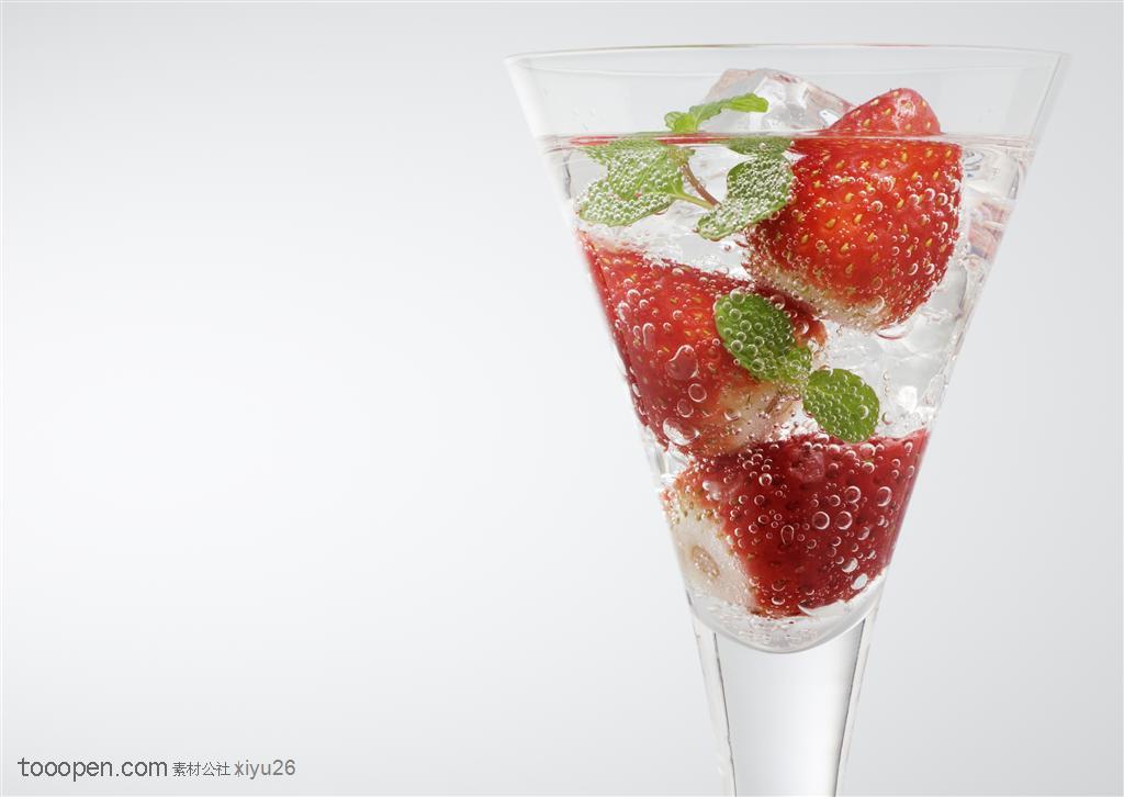 酒水饮料-草莓与美酒
