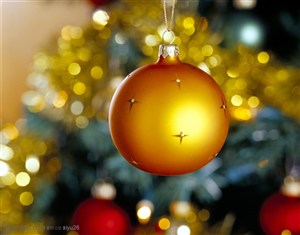 圣诞气息-一颗橙色圣诞球