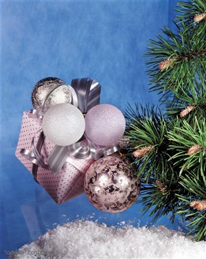 圣诞气息-银色的圣诞球
