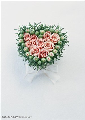 情人节图片素材-心形的玫瑰花
