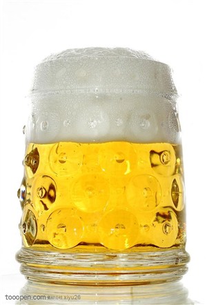 酒水饮料-一杯冰镇的啤酒