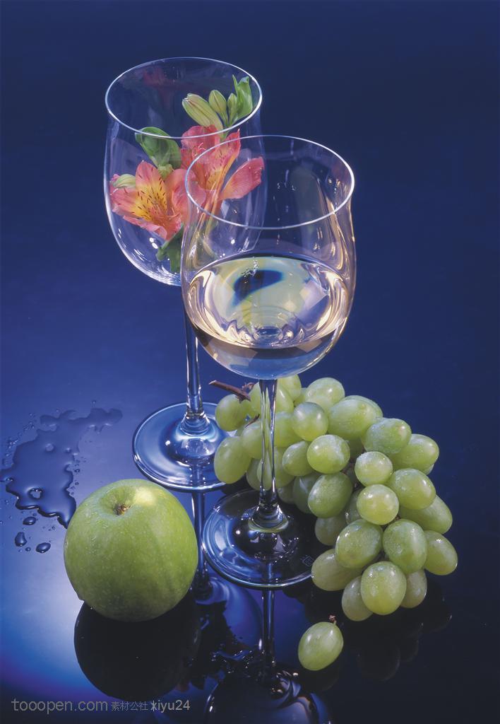 酒水布局-新鲜的水果与美酒