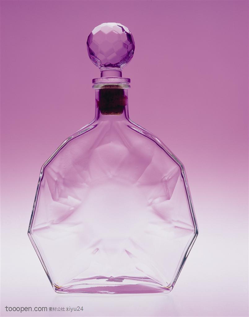 玻璃工艺-紫色的玻璃瓶