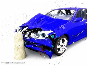 蓝色轿车撞在水泥柱上的瞬间