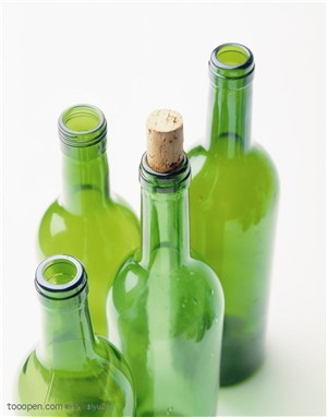 玻璃工艺-绿色的红酒瓶