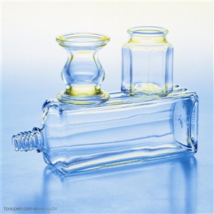 玻璃工艺-一个倒放的玻璃酒瓶