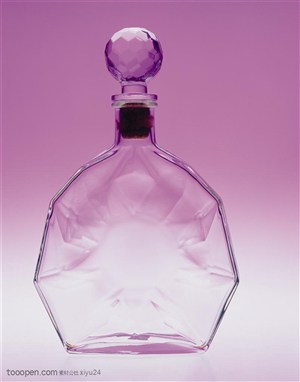 玻璃工艺-紫色的玻璃瓶
