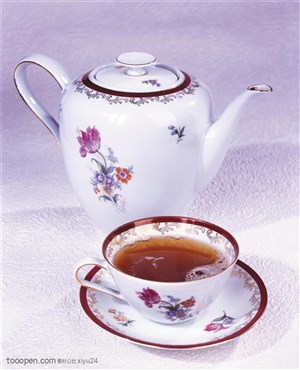 午后品茶-一壶茶与杯子
