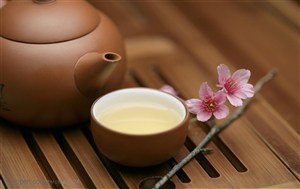 中国茶文化-竹席上的茶水