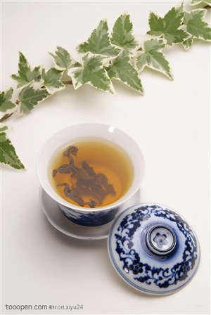 茶艺文化-青花茶杯