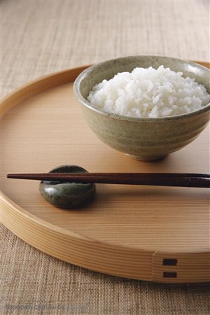 五谷丰登-圆盘中的米饭