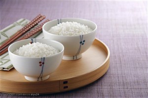 五谷丰登-盘子中的米饭
