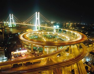城市夜景螺旋高架桥