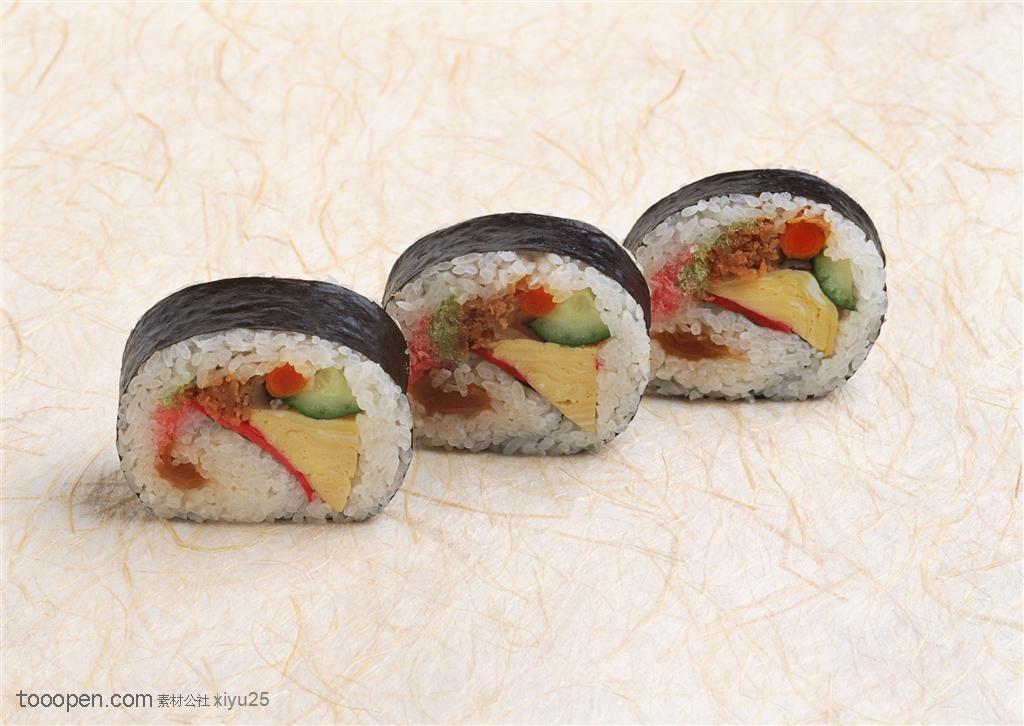 餐饮文化-三个寿司