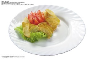 健康素食-盘中的土豆与西红柿