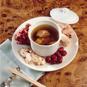 养生食补-小碗中的鸡汤