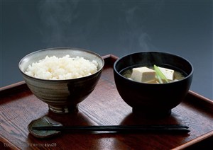 餐饮文化-热气沸腾的豆腐汤与米饭