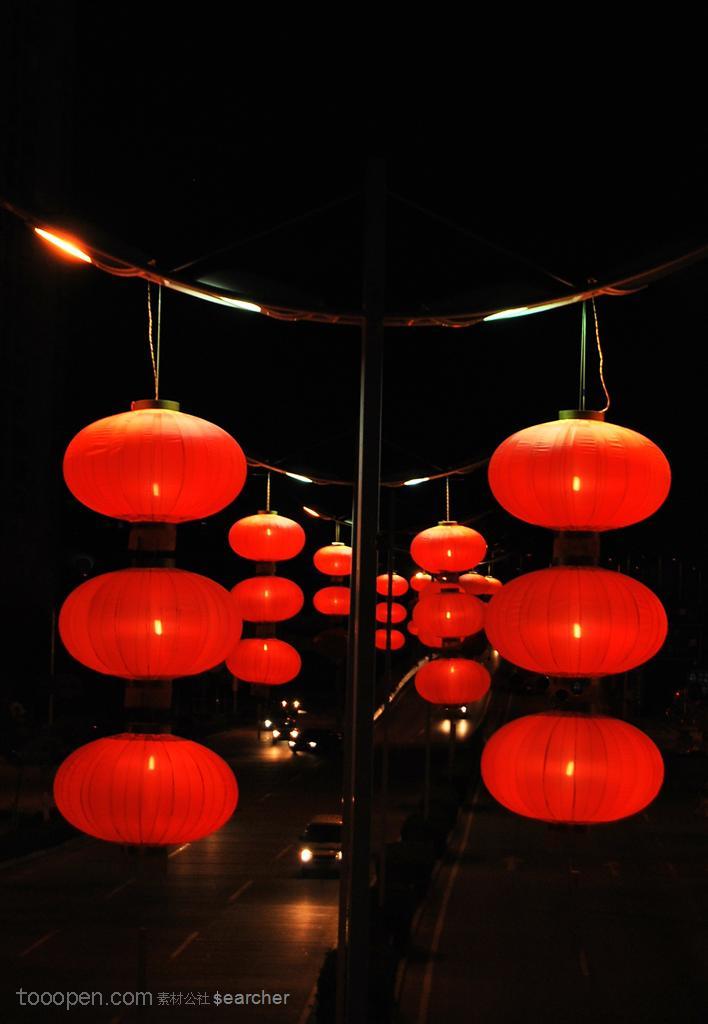 繁华都市夜景之中国风一串大红灯笼